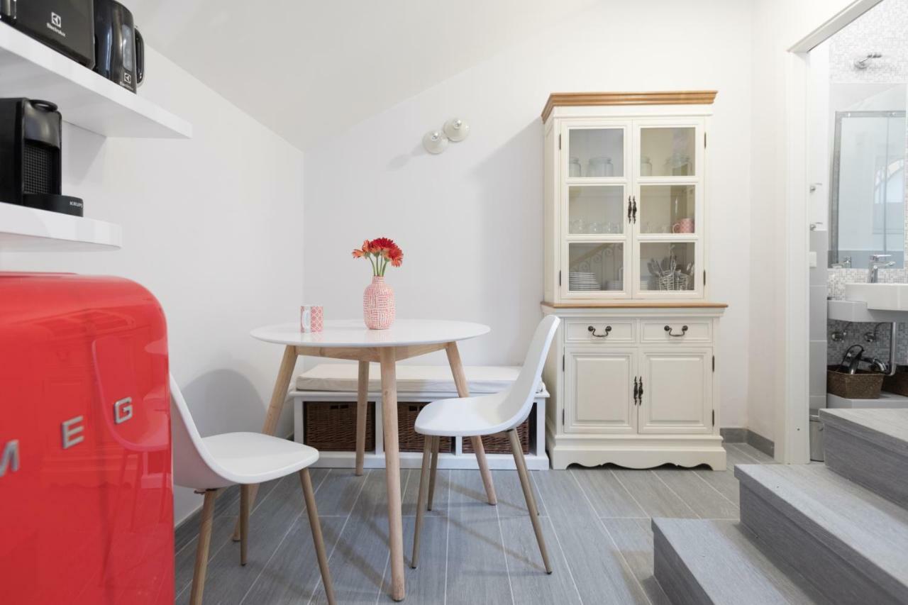 Quiet Pied A Terre With Terrace In Borgo Pio Appartamento Roma